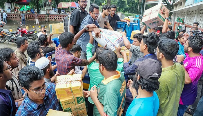 বন্যার্তদের সাহায্য: টিএসসিতে ৩ দিনে নগদ সাড়ে ৩ কোটি টাকা সংগ্রহ